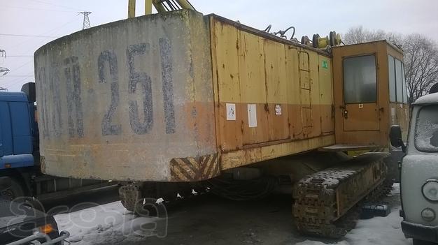 Гусеничный кран ДЭК-251